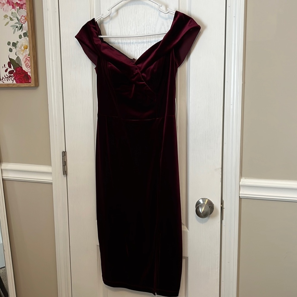 Beautiful burgundy party dress size 6